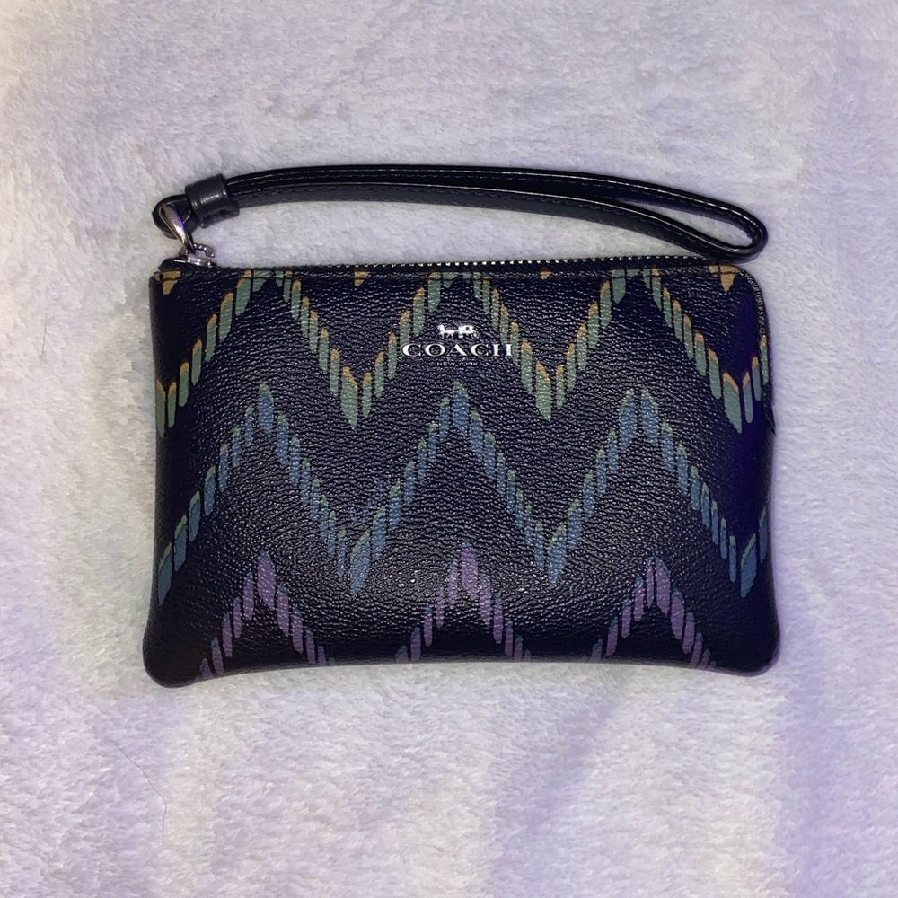 MULTICOLOR CHEVRON CORNER ZIP WRISTLET
